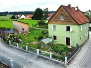 Einfamilienhaus mit unverbauten Blick ins Grüne und Nebengebäude - Maxhütte-Haidhof