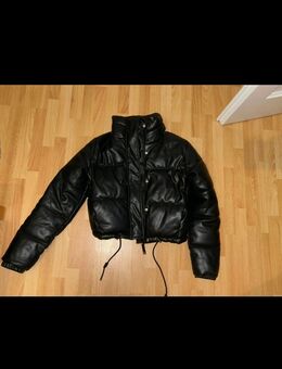 Kurze schwarze Fakeleder Winterjacke in Größe XS von New Yorker - Hannover