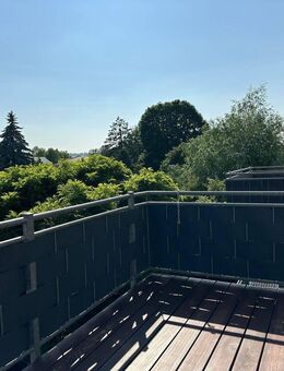 Attraktive 5-Zimmerwohnung in ruhiger Lage mit 2 Balkone, Garage, Stellplatz - Obertraubling