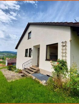 Schönes Zweifamilienhaus in begehrter Siedlungslage von Viechtach - Viechtach