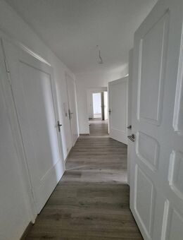 4 Zimmer Wohnung mit 2 Bädern, frisch renoviert - Zeitz