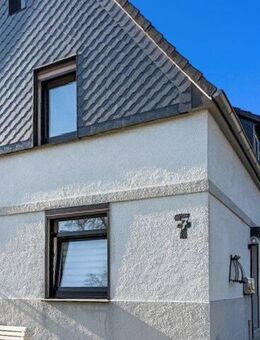 Zweifamilienhaus mit riesigem Grundstück und viel Platz für Ideen (oben vermietet, unten frei) - Delmenhorst