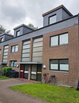 Charmante Dachgeschosswohnung mit großem Balkon in gepflegter Reihenhausanlage - Oldenburg