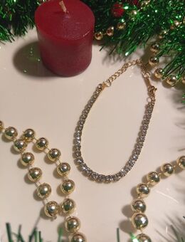 Elegantes goldfarbenes Armband mit Kristallkette - Viernheim