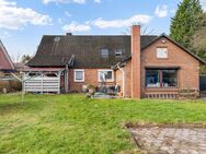 Solides Zweifamilienhaus mit großem Grundstück und Doppelgarage - Hamburg