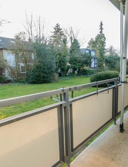 Großzügige 4-Zimmer-Wohnung mit zwei Balkonen in ruhiger Lage von Düsseldorf-Wersten - Düsseldorf