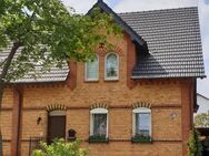 Dörfles- Esbach: Wunderbares Klinker-DHH/ EFH mit Carport, 3 Stellpl. u. Garten - Dörfles-Esbach