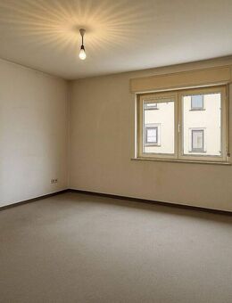 Freistehendes Einfamilienhaus in Frankfurt-Nied mit kleinem geschütztem Garten ?? - Frankfurt (Main)