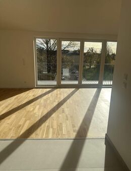 Erstbezug - 4-Raumwohnung im Dachgeschoss mit großem Balkon, offener Küche, Blick ins Grüne - zentrumsnah gelegen! - Chemnitz