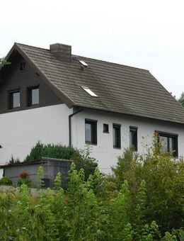 Herrlich gelegenes Einfamilienhaus mit Doppelgarage und Blick über Saalfeld - Saalfeld (Saale)