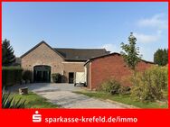 Einfamilienhaus mit Scheune und Garage - Grefrath (Sport- und Freizeitgemeinde)