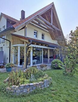 Familienfreundliches EFH mit Einliegerwohnung, Garten & Carport - Wiesau