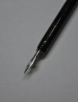 Kalligraphie Schreibstift aus Holz mit Schreibspitze schwarz und gold Farben - Alzenau