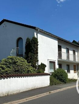 großzügiges Unternehmerwohnhaus mit villenähnlichem Grundriss in Selb - ca. 185 m² Wohnfläche - Grundstück 447 m² - Garten - Garage - sanierungsbedürf - Selb