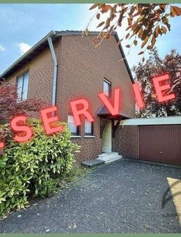 -- REDUZIERT -- Doppelhaushälfte auf einem großen Erbpachtgrundstück in Dormagen-Nord zu verkaufen! - Dormagen