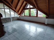 Mitten in Ahrensburg, große Dachgeschoß-Wohnung - Ahrensburg