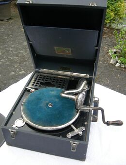 Grammophon Koffer GRAMOLA privat zu verkaufen - Neunkirchen (Nordrhein-Westfalen)