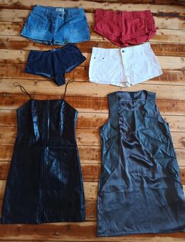 NEU! Damen Kleider 34 36 XS S schwarz beige oliv khaki grau rot bordeaux lila braun jeansblau geblümt gemustert + Tops Shirts Blusen Röcke Hotpants Jeans Hosen Einteiler Catsuit Jacken Negligees Corsagen Bikinis Höschen Tangas BH-Sets Schuhe - Schladen-Werla