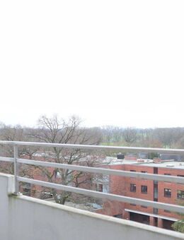 Freie 2-Zi.-Eigentumswohnung 55 m² in Glinde: Südwest-Balkon - PKW-Stellplatz im Hof - Glinde
