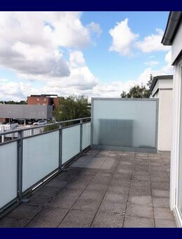 PENTHOUSE-FEELING in Rahlstedt: Panoramafenster & Dachterrasse, moderne Ausstattung, EBK + Aufzug - Hamburg