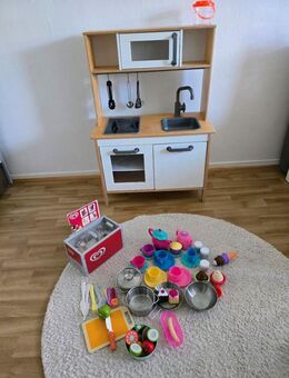 Spielküche mit Küchenutensillien - Bad Homburg (Höhe)