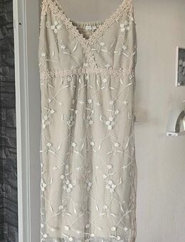 Floral besticktes Kleid - Berlin Marzahn-Hellersdorf