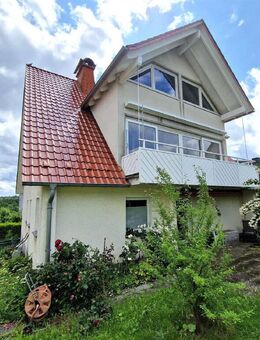 Ruhe und Platz, auch für 2 Generationen: Ein-/Zweifamilienhaus mit Doppelgarage in Warstein! - Warstein