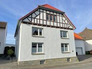 Einziehen und wohlfühlen: Liebevoll saniertes Wohnhaus mit Garagen und weitläufigem Grundstück in Anröchte Mellrich! - Anröchte