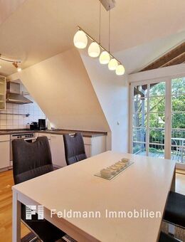 Traumhafte Dachgeschosswohnung mit Balkon, ca. 68m² Gesamtfläche. - München