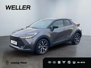 Toyota C-HR, 2.0 Hybrid Team D, Jahr 2024 - Leipzig Alt-West