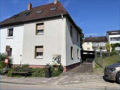 Kleineres Einfamilienhaus DHH mit Hof und Garten in ruhiger Wohnlage! **provisionsfrei**