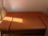 Schlafsofa aus Kunstleder in Orange - Frankfurt (Main)
