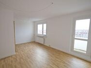 Schöne 2-Zimmerwohnung mit Balkon, Dusche & Aufzug! - Halle (Saale)