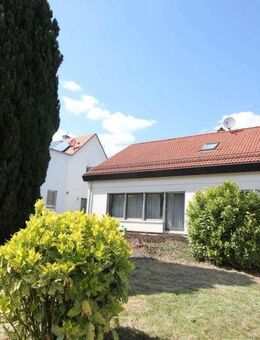 ...das unterkellerte Einfamilienhaus mit Einliegerwohnung, Einbauküche und Garage - Kusterdingen