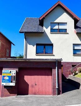 Einfamilienhaus mit Garten und Doppelgarage in Rödental - familienfreundlich & modernisierbar - Rödental