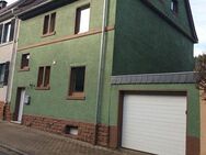 PROVISIONSFREIER VERKAUF : Renoviertes Einfamilienhaus mit Garage und großem Garten - Mettlach