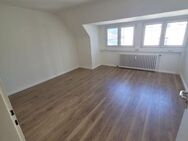 WG-Zimmer unmöbliert - 18 m² in großer DG-Wohnung, nur Einzelperson - in der City, Bahnhofsnähe in Stadt Lörrach - Lörrach