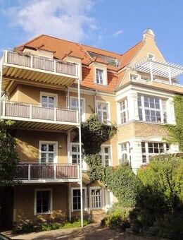 Charmante Altbauwohnung an der Peißnitzinsel mit Loggia und PKW Stellplatz - Halle (Saale)