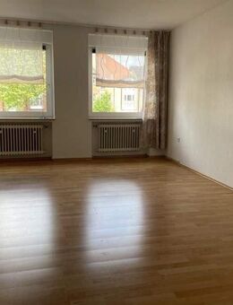 Großz. Obergeschosswohnung mit Balkon und Garage in zentraler Lage von Papenburg-Obenende - Papenburg