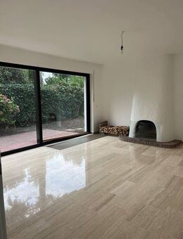 D-Kaiserswerth: Terrassenwhg., 2 Zimmer, ca. 80 m² Wohnfl., mit kl. Garten, ca. 60 m² Nutzfläche, Terrasse, Stellplatz - Düsseldorf