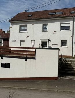 Ommersheim-Ortskern: Ein- bis Zweifamilienhaus mit Garage, einseitig angebaut, in sehr guter Lage - Mandelbachtal