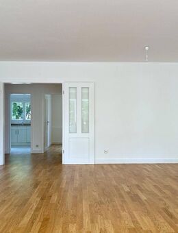 Helle & bezugsfreie 2-Zimmer-Wohnung mit TG-Stellplatz in Hamburg-Jenfeld - Hamburg