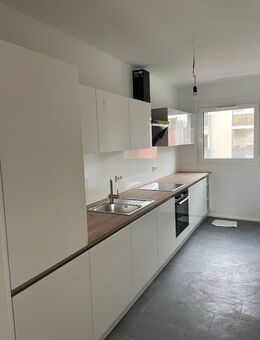 Moderne 4-Zimmer Wohnung mit EBK und Terrasse - Nürnberg