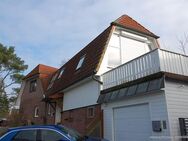 Elegante Dachgeschosswohnung mit 4,5 Zimmern, großem Balkon & Garage in Neuengamme - Hamburg