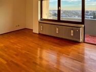 Nahe B20 im Straubinger Osten: Bezugsfertige Wohnung mit eindrucksvollem Ausblick - Straubing Zentrum