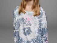 KIDSWORLD Fledermausshirt Batik-Optik Shirt Langarm, mit Gummizug am Saum, stylischer Aufdruck