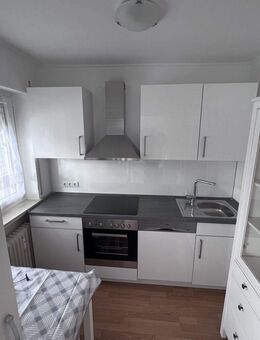 Kernsanierte Wohnung mit EBK, Balkon in toller Lage! - Horn-Bad Meinberg