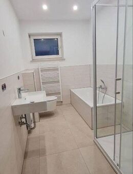 Helle, sanierte 4-ZKBWC mit Balkon, neuer Küche & Stellplatz - 83 m², Paderborn-Sennelager - Paderborn