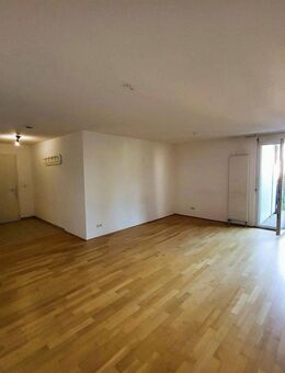 Gepflegte 3,5-Zi-EG-Wohnung mit Terrasse und EBK in Sindelfingen - Sindelfingen