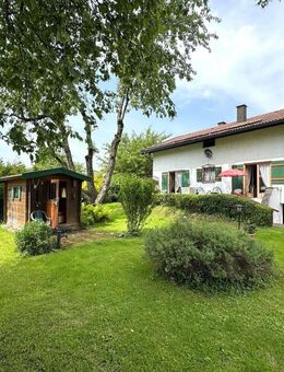 Älteres EFH mit Wohnung im OG und Garage in stiller Randlage (Wohnrecht gegen Miete im EG bis 2028) - Unterwössen